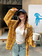 アメリカのレトロな黄色の格子シャツのコートの女性の早春の怠惰な風のゆったりとしたカジュアルな日焼け止めの格子縞のシャツの上着