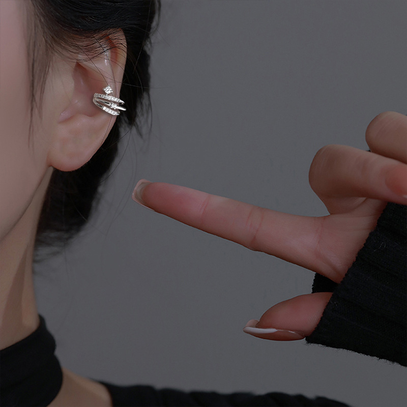 Clip de oreja geométrico de tres capas con circonitas, sin perforación, diseño moderno brillante 2024