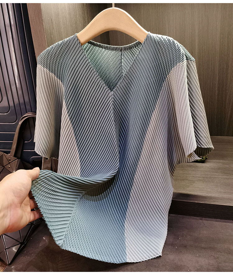 Áo thun nữ cổ chữ V xếp ly họa tiết vảy rồng phối màu tay ngắn dáng suông — Màu đen, Màu xanh lam, Màu đỏ hoa hồng, Màu hồng chi tiết 9