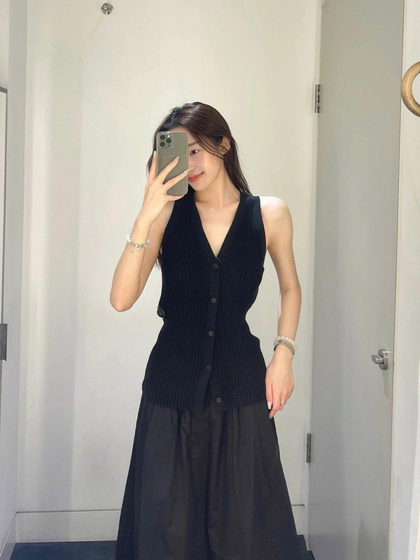 小众简约黑色2025夏季女针织螺纹开衫马甲高级百搭修身无袖背心女|undefined