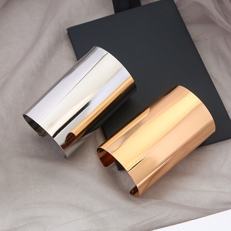 Factory direct European and American exaggerated metal bracelet large glossy mirror long bracelet fashion simple performance jewelry Factory direct European and American exaggerated metal bracelet large glossy mirror long bracelet fashion simple performance jewelry