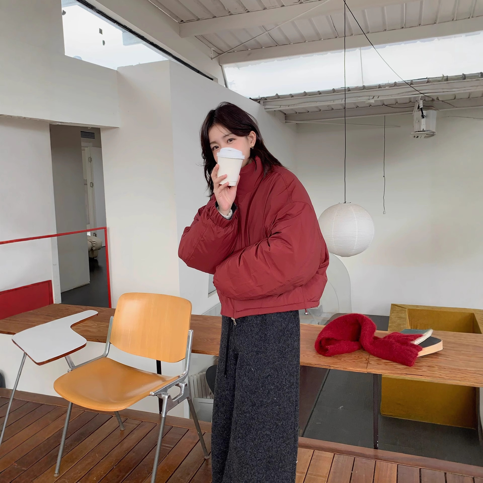 Ropa de algodón corta para mujeres de invierno 2025 nuevo estilo de doble cara ropa de moda chaqueta de algodón ligera y delgada comercio exterior en vivo