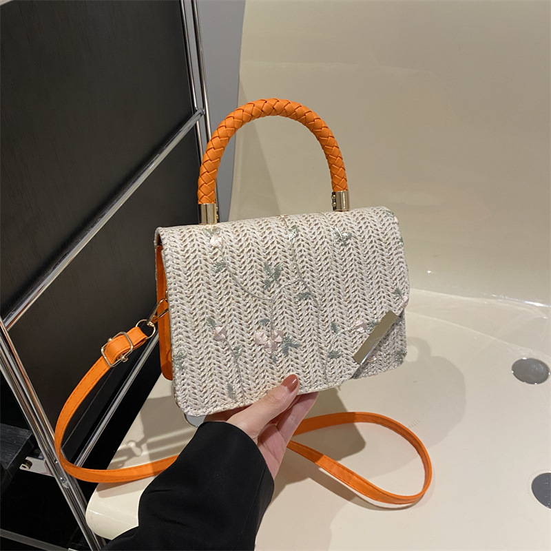 Diseño de nicho de alta sensación de tejido pequeño bolso cuadrado para mujeres 2024 nueva moda de paja bordada mochila de hombro