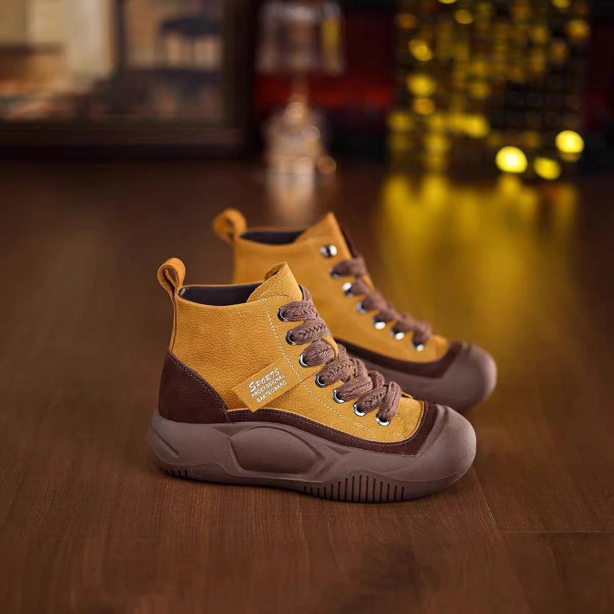 Zapatos de mujer retro de alto nivel, botas cortas para mujeres, otoño y invierno, 2024 nuevo estilo de botas de mujer con suela suave, moda de botas Martin.