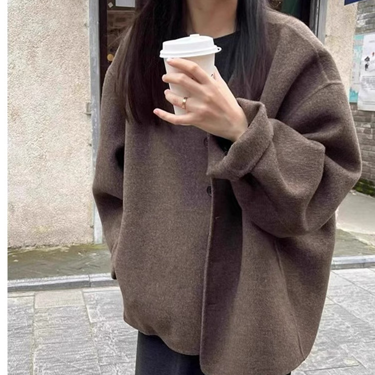 韓国の東大門では、ラシャのコートが流行しています。|undefined