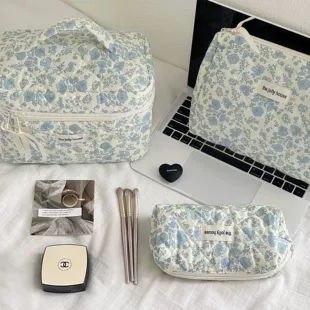 Fresh capacious cosmetic bag, handheld organizer bag