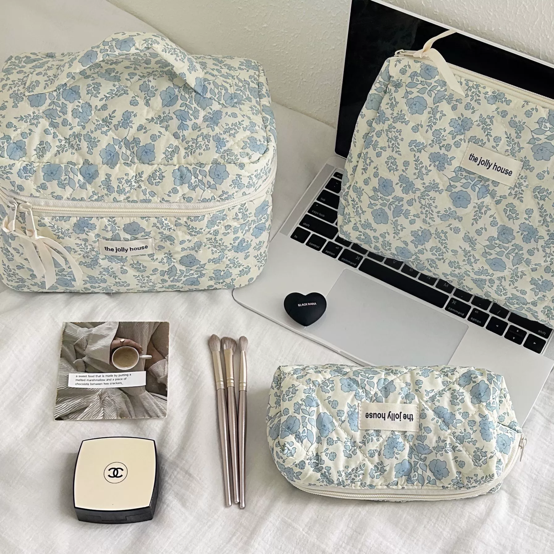 Fresh capacious cosmetic bag, handheld organizer bag