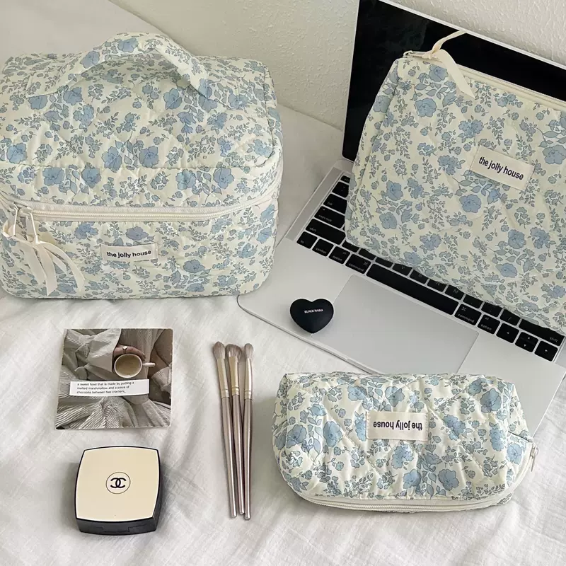 Fresh capacious cosmetic bag, handheld organizer bag