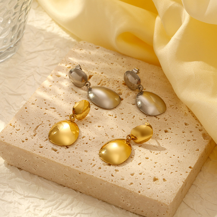 INS Europa y América tendencia de moda brillante colgante redondo pendientes de acero inoxidable para mujeres de alta calidad inducción chapado 18K orejas de oro