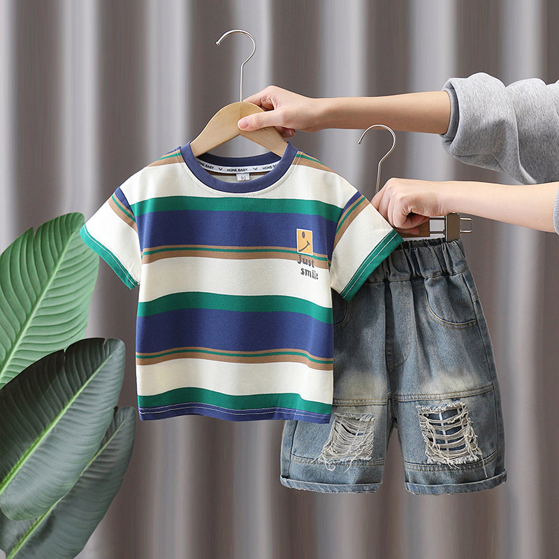 7127 Traje de camiseta a rayas para niños, estilo fino de verano, ropa de estilo occidental, ropa de verano para niños guapos, nueva marca de moda de la calle frita