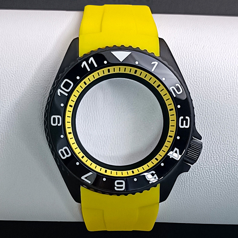 Seiko assembly parts: 42mm matte black case with sapphire glass, suitable for the SKX007 watch case and NH35 movement Seiko assembly parts: 42mm matte black case with sapphire glass, suitable for the SKX007 watch case and NH35 movement
