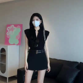 套装t恤女夏季新款韩版洋气外穿v领无袖上衣+包臀裙套装潮-带腰带