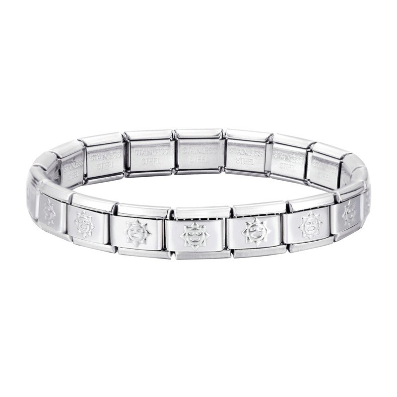 Bracelet solar-powered