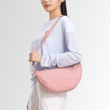 韩国爆款ins文艺休闲纯色少女包包日系原宿简约饺子包斜挎包女