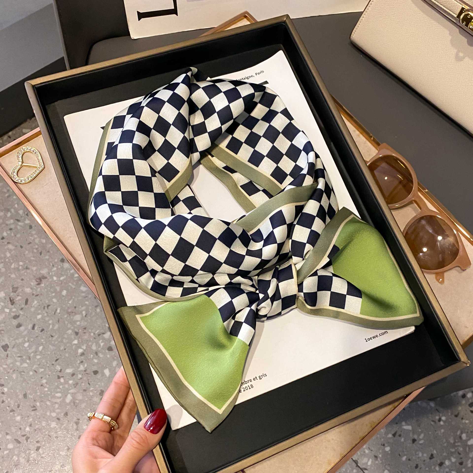 Nuevo bufandas de seda de impresión delgada y larga para mujeres nuevas bandas de moda de decoración profesional bufandas