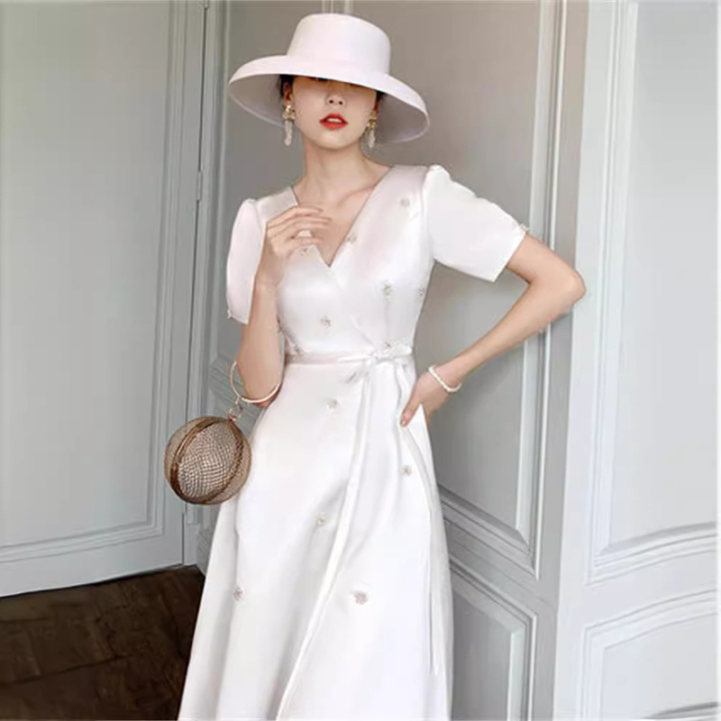 Light wedding dress can be worn at ordinary times socialite new bride license registration photo banquet temperament V collar Diamond jumpsuit White