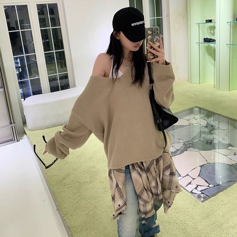 纯欲慵懒风大V领长袖针织毛衣女秋冬新款宽松显瘦露肩中长款上衣