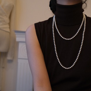 A variety of wearing long pearl necklaces are full of light, strong light, pearl sweater chain light luxury high -level sensor style