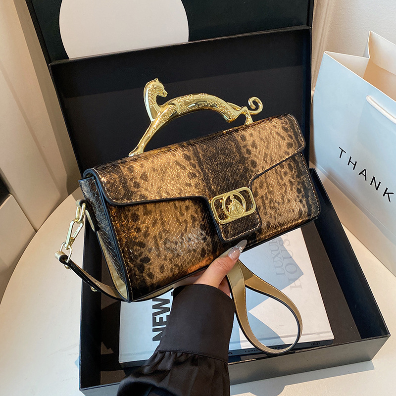 Bolso de textura transfronteriza 2025 verano nuevo bolso femenino bolso de hombro con estampado de piel de serpiente de alta calidad bolso de mensajero de color de contraste retro