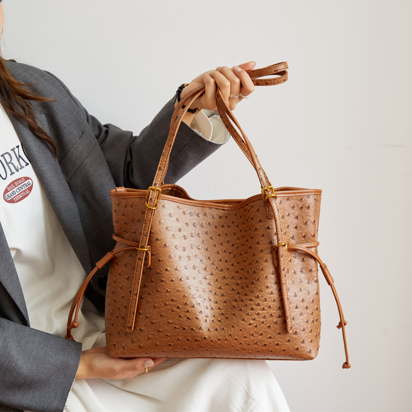 Bolsa de hombro retro europea y americana transfronteriza bolso de mano clásico de avestruz de gran capacidad de transporte de viajes bolso especial