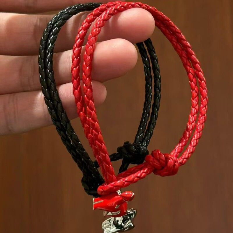 26 Baojia's New Bv Pony Leather Rope Bracelet with Knotted Red Leather Weaving, Double-Layered Sterling Silver Enamel Couple Bracelet 26 Baojia's New Bv Pony Leather Rope Bracelet with Knotted Red Leather Weaving, Double-Layered Sterling Silver Enamel Couple Bracelet