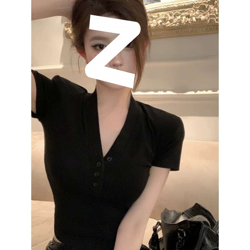 纯欲绝美漂亮正肩短袖t恤女夏2024新款修身短款深V领别致独特上衣