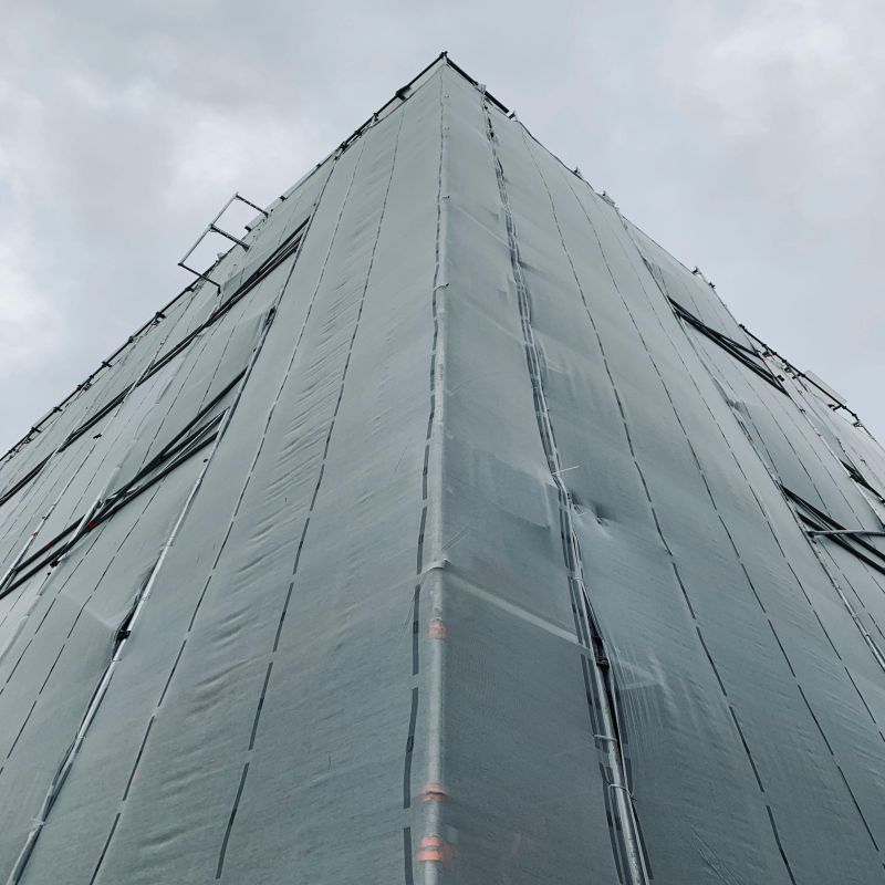 双酚A型不饱和聚酯砂浆面层，现场放置样板，同时施工予以检查。