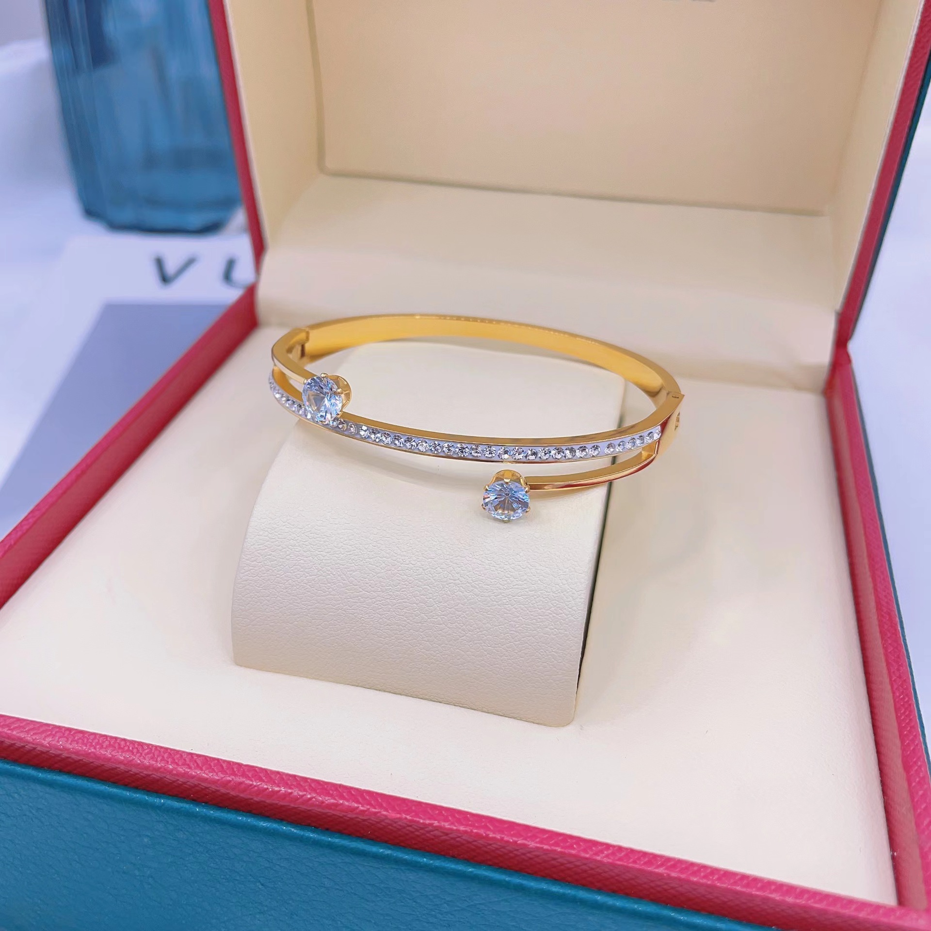 En stock fábrica directa Transfronteriza Popular electrochapado 18K pulsera de acero de titanio femenina personalidad no se desvanece moda nicho moda