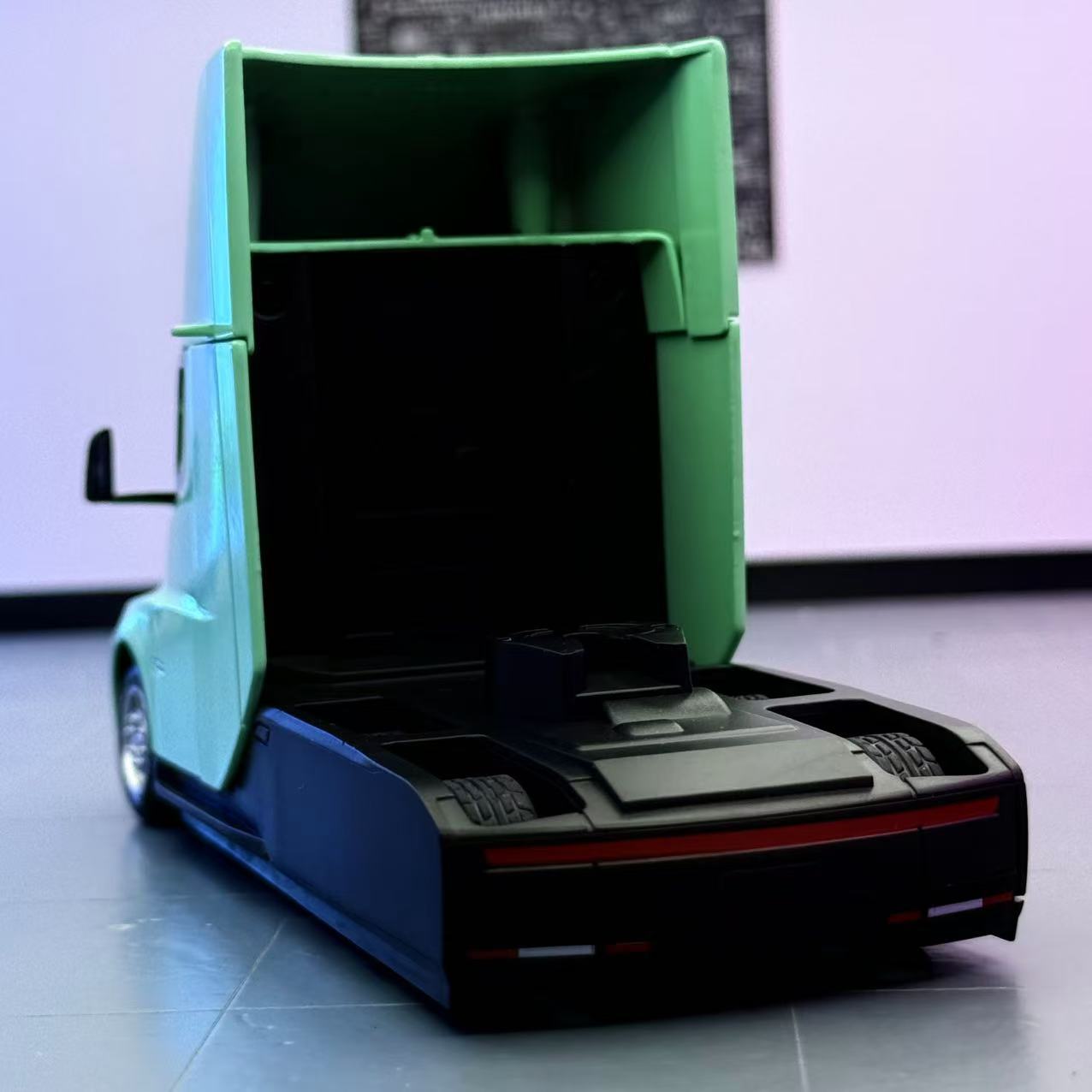 Nuevo modelo de coche Haodi 1:32 Tesla SEMI modelo de cabeza de camión de aleación adornos con sonido y luz, juguetes para niños