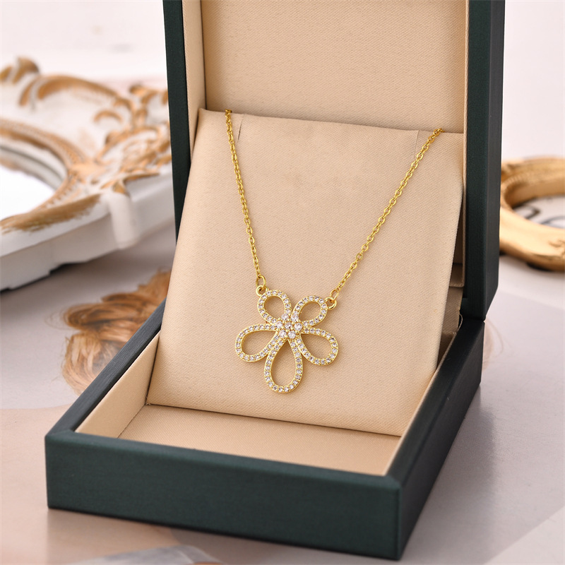 Collar de acero de titanio para mujeres simple y versátil estilo ligero de lujo nicho diseño de alta calidad no decoloración joyería de cadena de clavícula al por mayor
