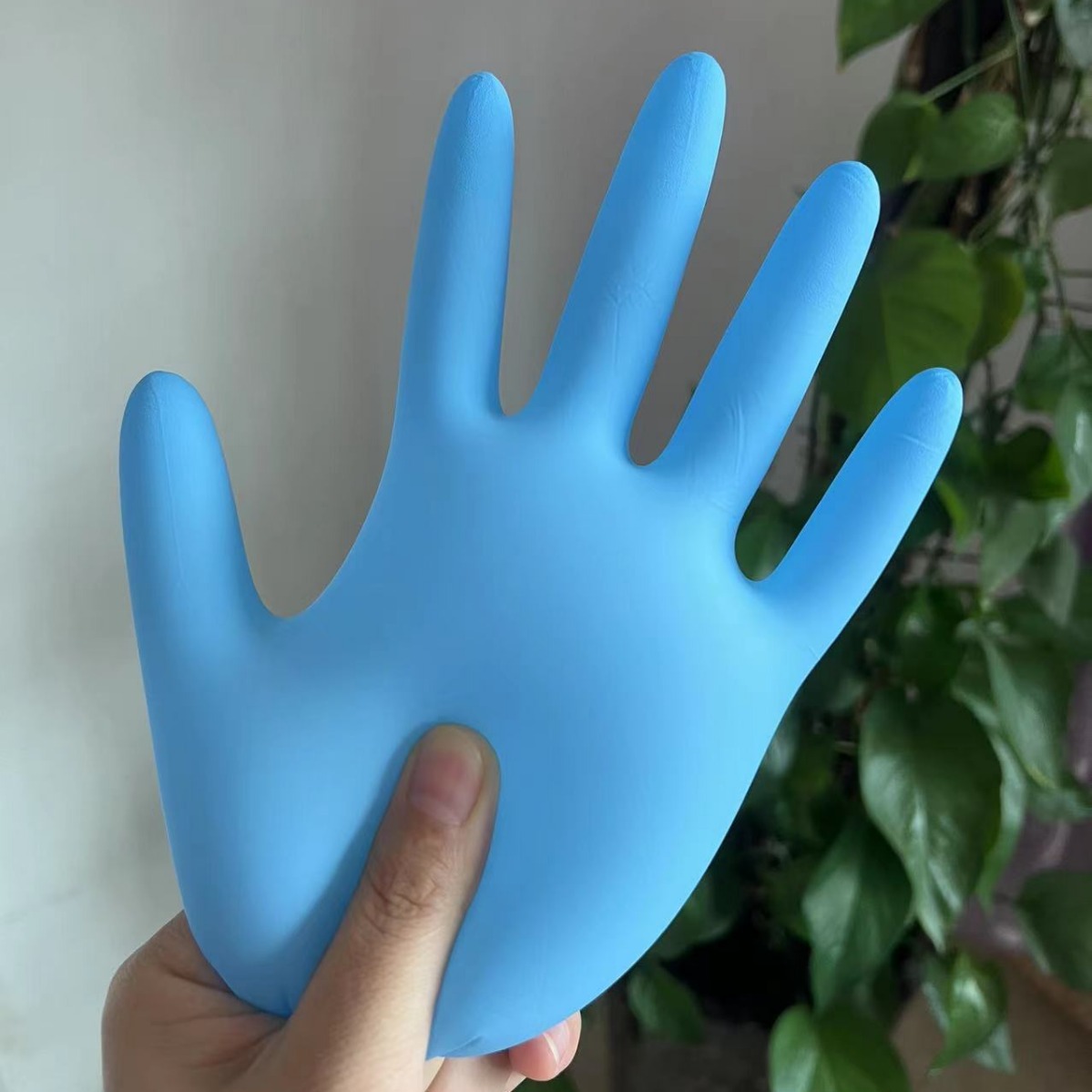 PVC复合丁腈手套一次性食品级无粉丁腈手套9寸防油防穿刺手套盒装