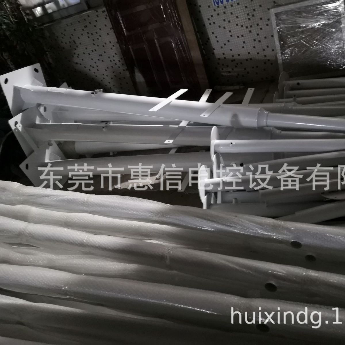 交通监控杆路灯杆监控灯杆2米3米5米镀锌立柱不锈钢立柱监控箱