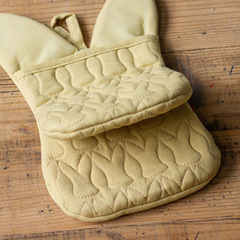 Mart Japanese outdoor camping anti-scalding heat insulation gloves thickened microwave oven high temperature resistant kitchen baking special set