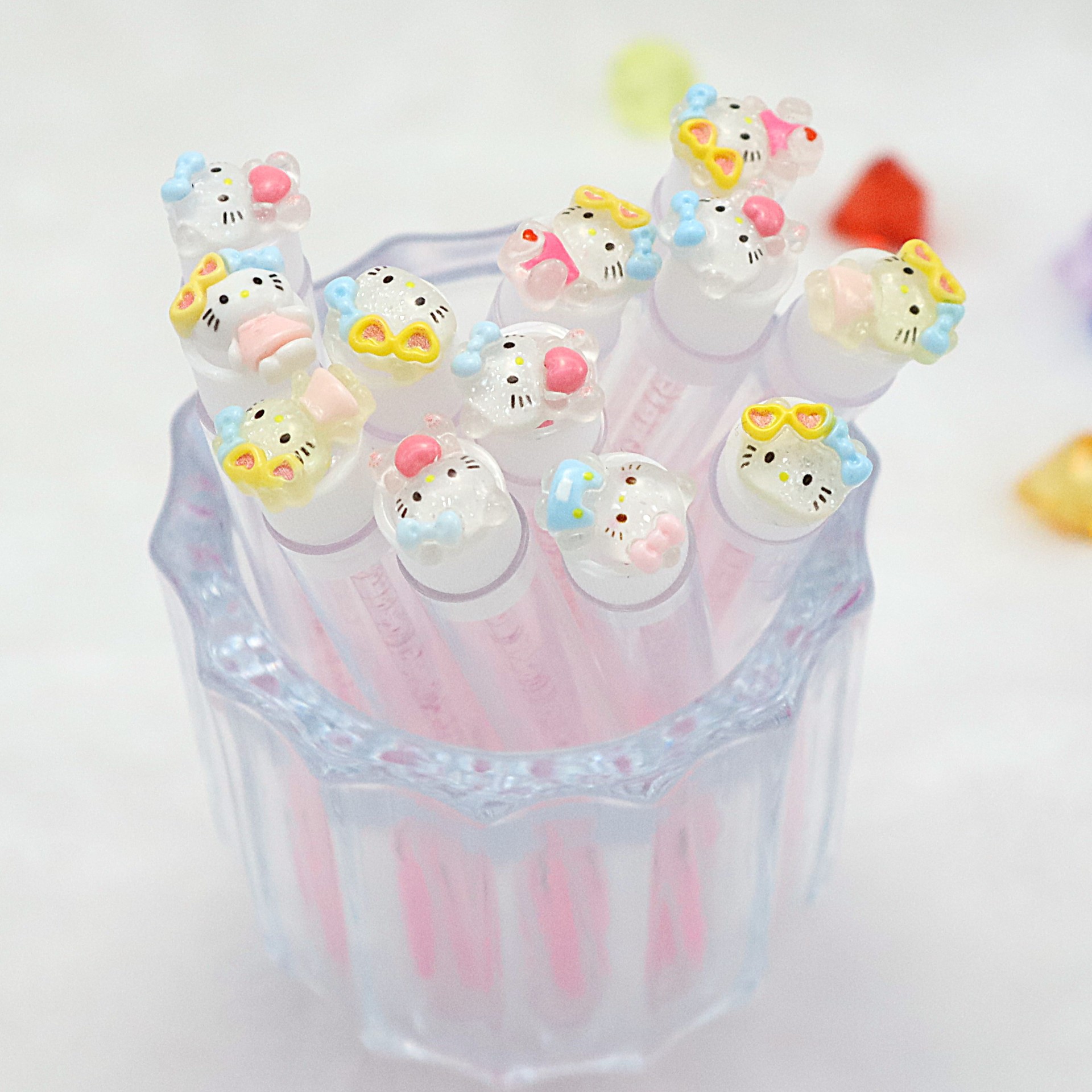 Eyelash Brush (Hello Kitty) Cartoon Mascara Wand, 11.3 cm, assorted character toppers