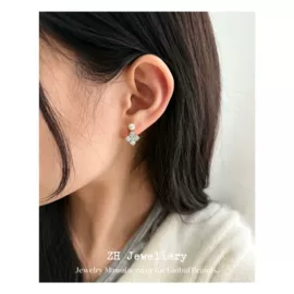 耳钉;耳环;项链