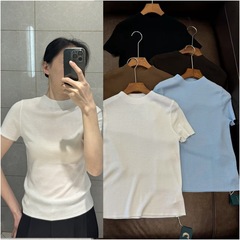 何枚か持ってます〜気質ハーフタートルネック。 揚子糸の平編み、半袖Tシャツ。 メリノウール。