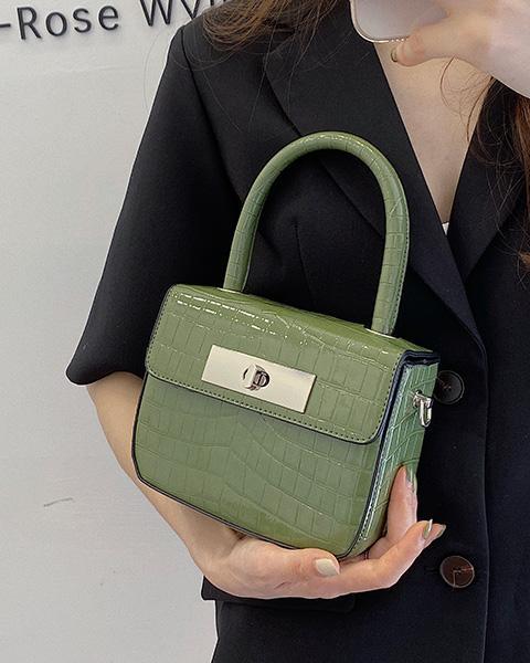 Women's Medium Pu Leather Solid Color Elegant Lock Clasp Crossbody Bag display picture 3