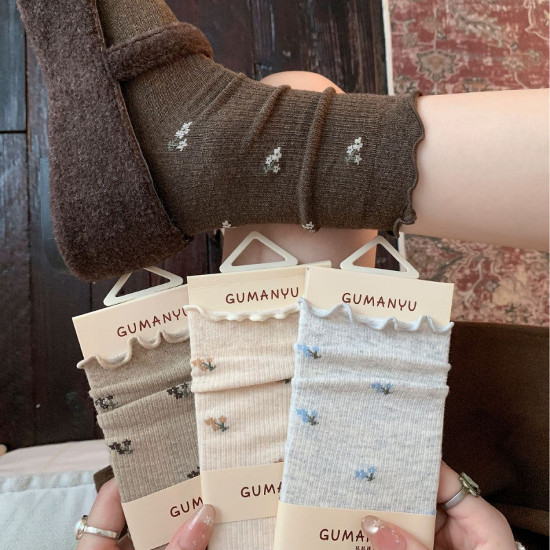 Yuanrunjia's new autumn and winter color-blocked striped socks for women in coffee green with polka dots and lace trim, versatile and trendy in Japanese style