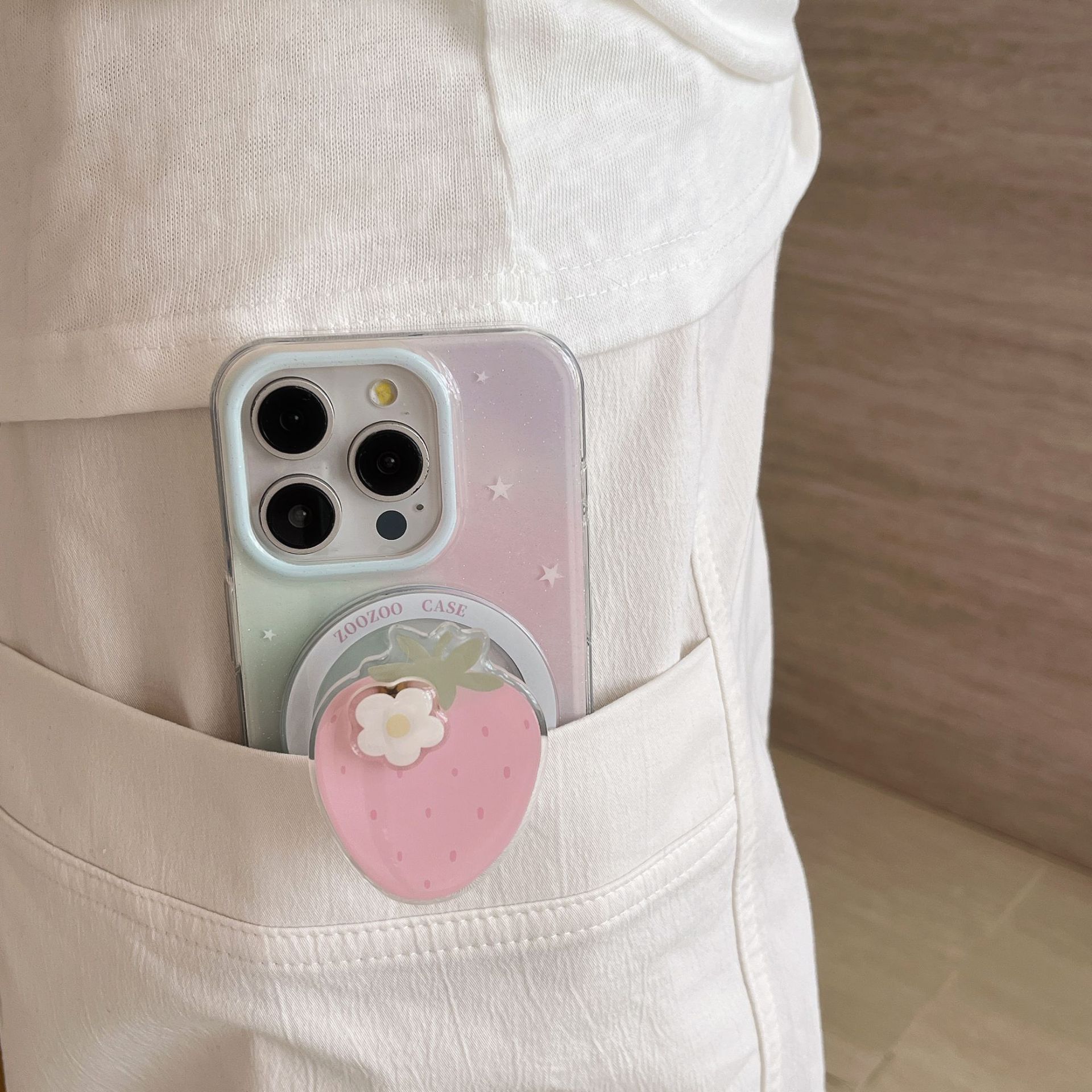 Gradient Star Strawberry Stand Phone Case For 15 Pro, IPhone 16 Magnetic Protective Cover_voghion.com