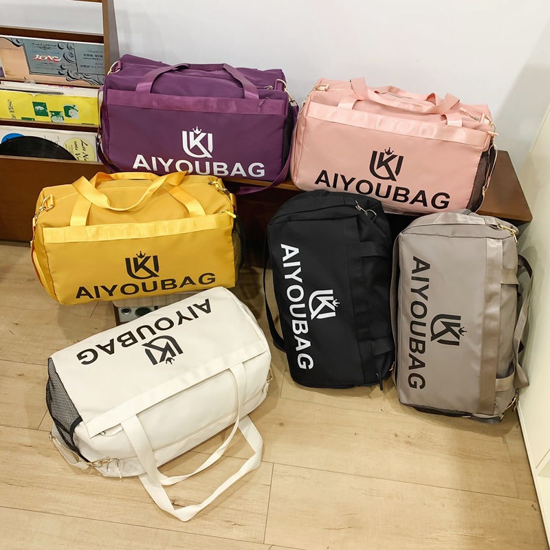 Capacious universal travel bag wet and dry separation for swimming