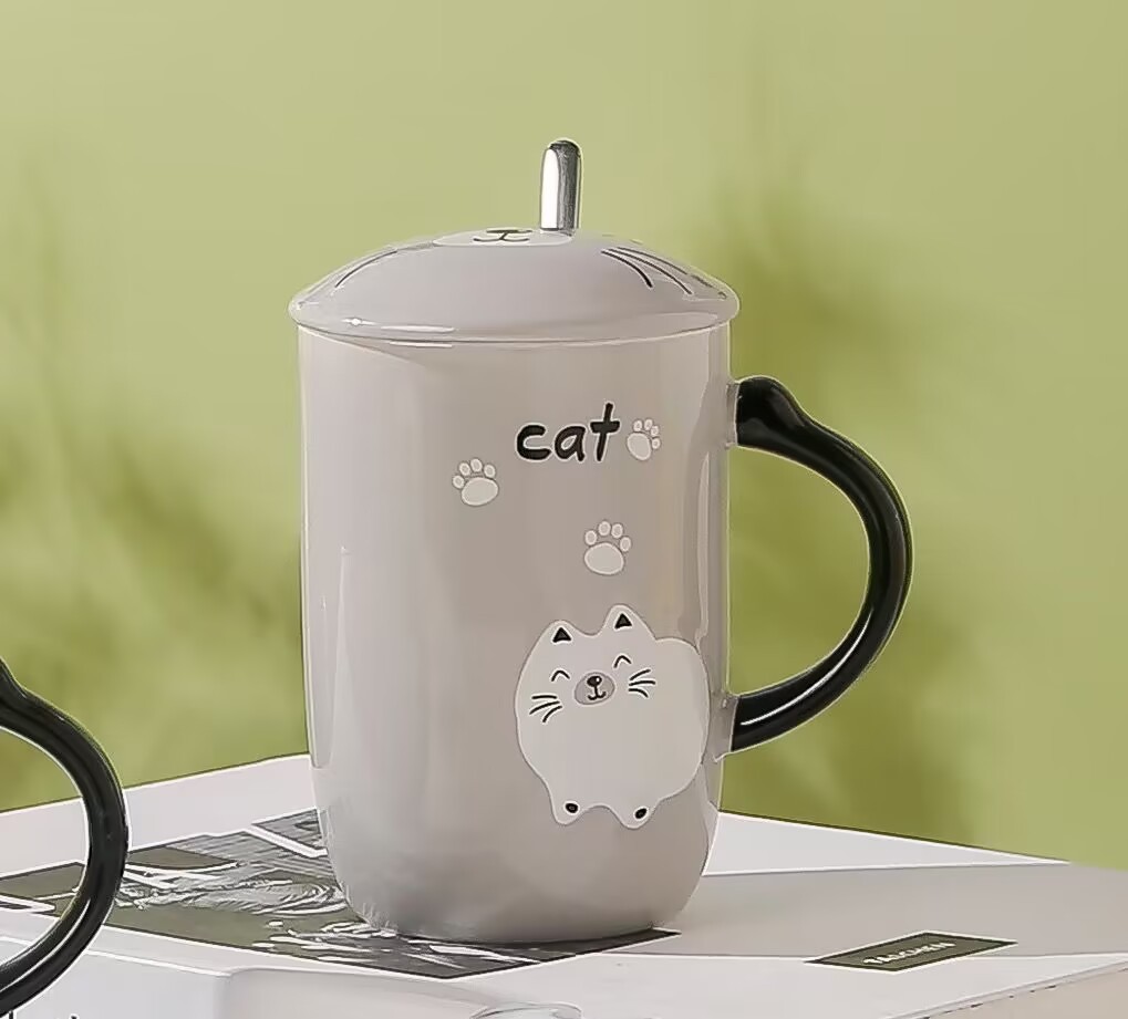 Tazas de cerámica de estilo japonés de dibujos animados ins viento de alta temperatura pareja regalos para hombres y mujeres con cubierta dormitorio pareja tazas de cerámica