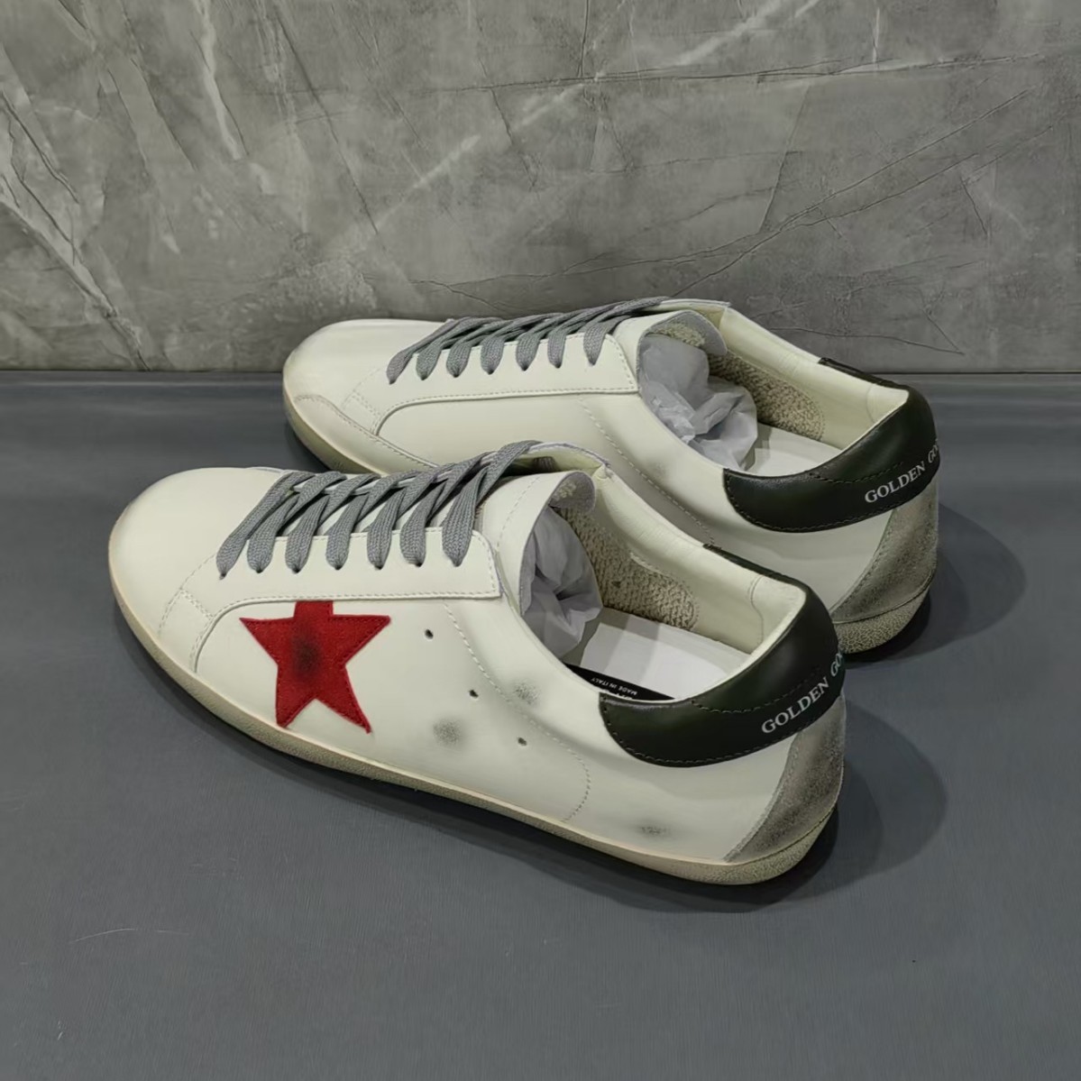Corea del Sur viejos estrellas pequeños zapatos sucios hombres y mujeres con el mismo estilo retro casual deportes pequeños zapatos blancos 2025 nuevos zapatos sucios
