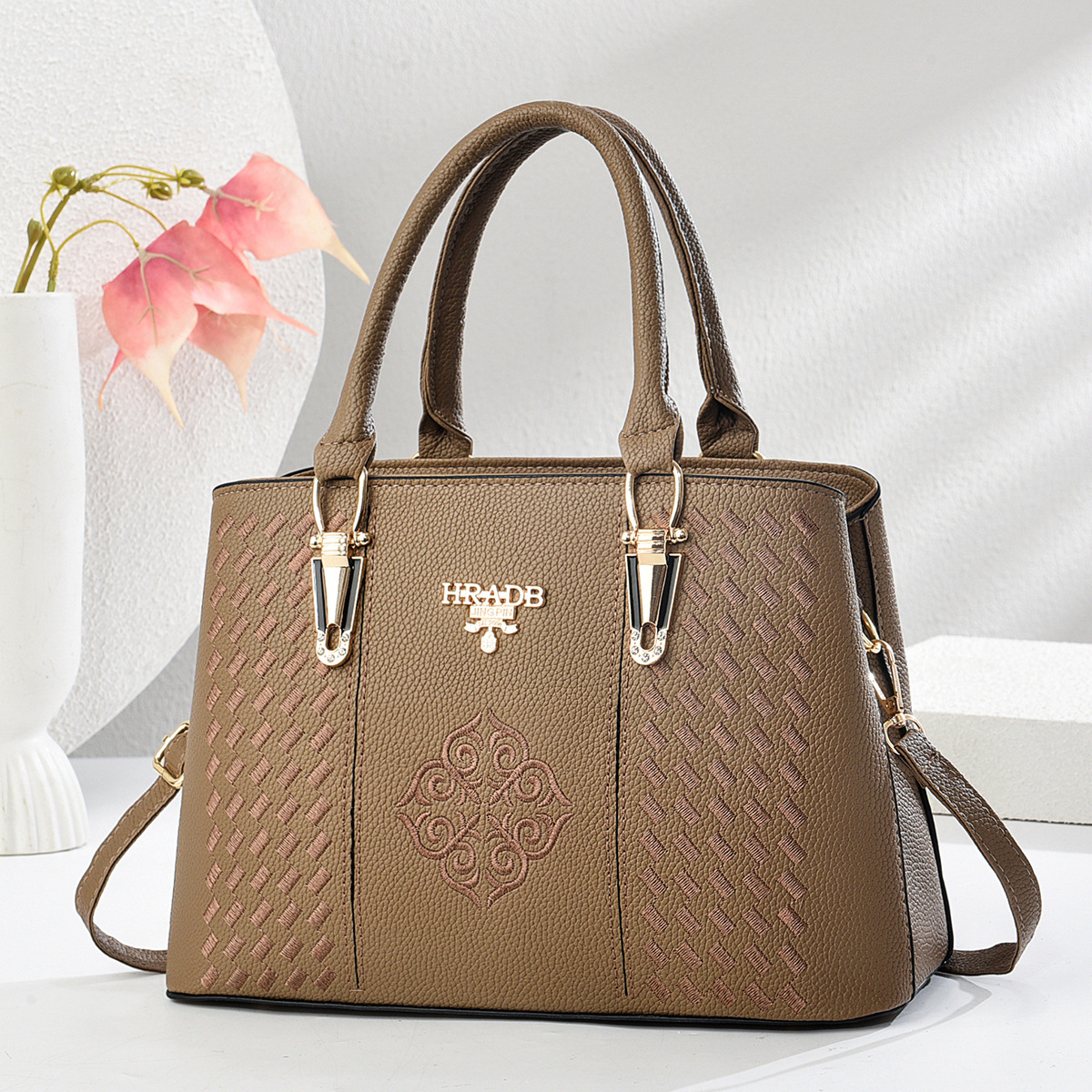 Bolso bolso exquisito bordado bolso de madre bolso de mujer de mediana edad bolso de mensajero de hombro de comercio exterior bags de gran capacidad de calidad