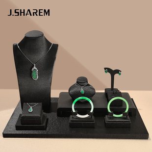 ����������е��ߺ�����ʯ���C����������������ִ��[��չʾ̨