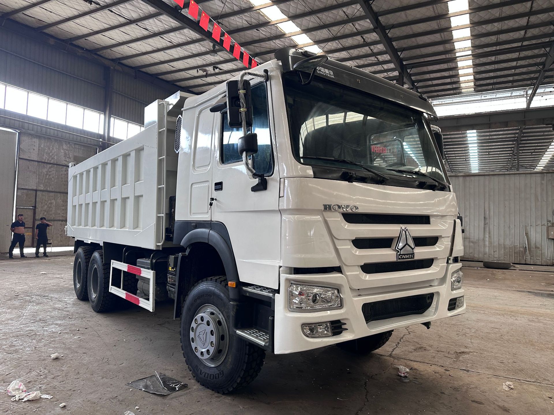 Factory direct export of HOWO dump truck with 371 horsepower, muck transport tipper truck, rear-tipping dump truck