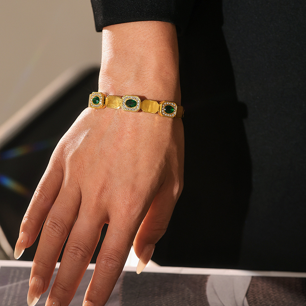 Titanium Steel Block Green Diamond Buckle Bracelet, Personalized, Light Luxury, Versatile, Temperament Bracelet_voghion.com
