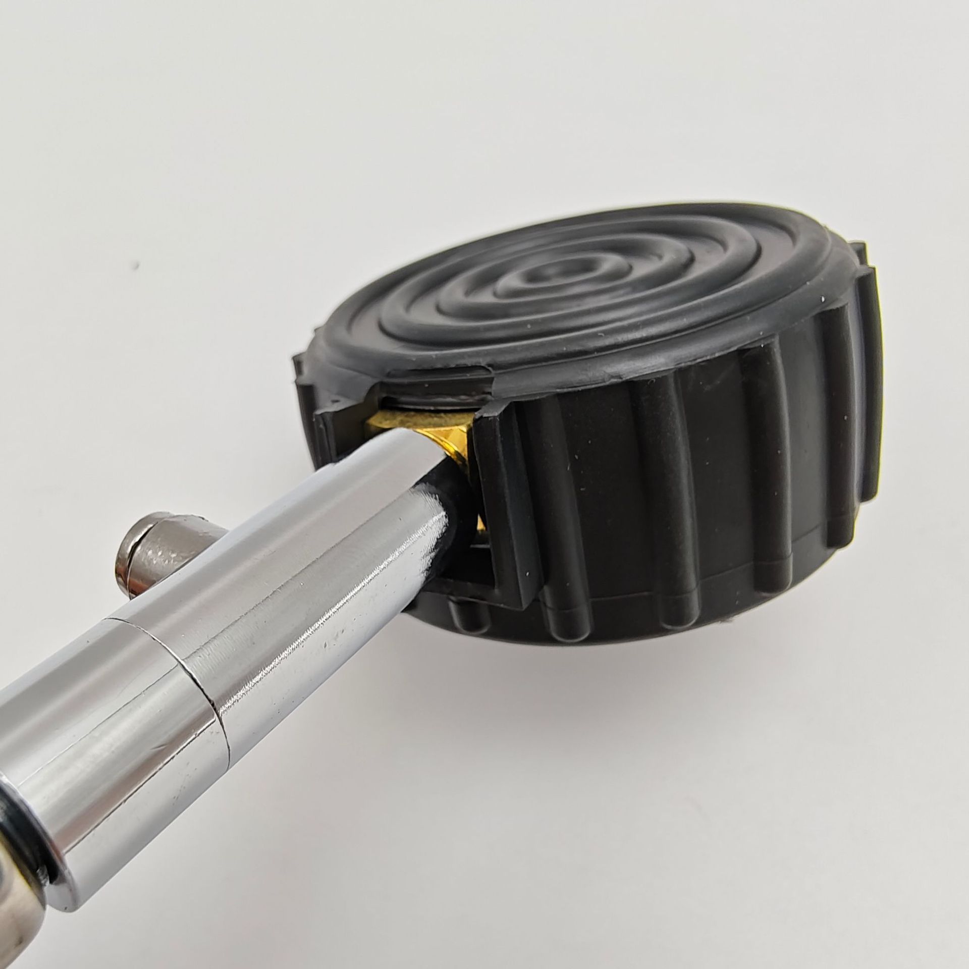 High-precision car tire pressure gauge, multifunctional with deflation function, long hose mechanical tire pressure gauge detector