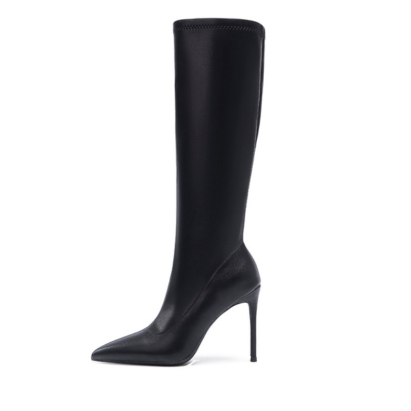 Autumn high boots heels with zipper made of black leather…