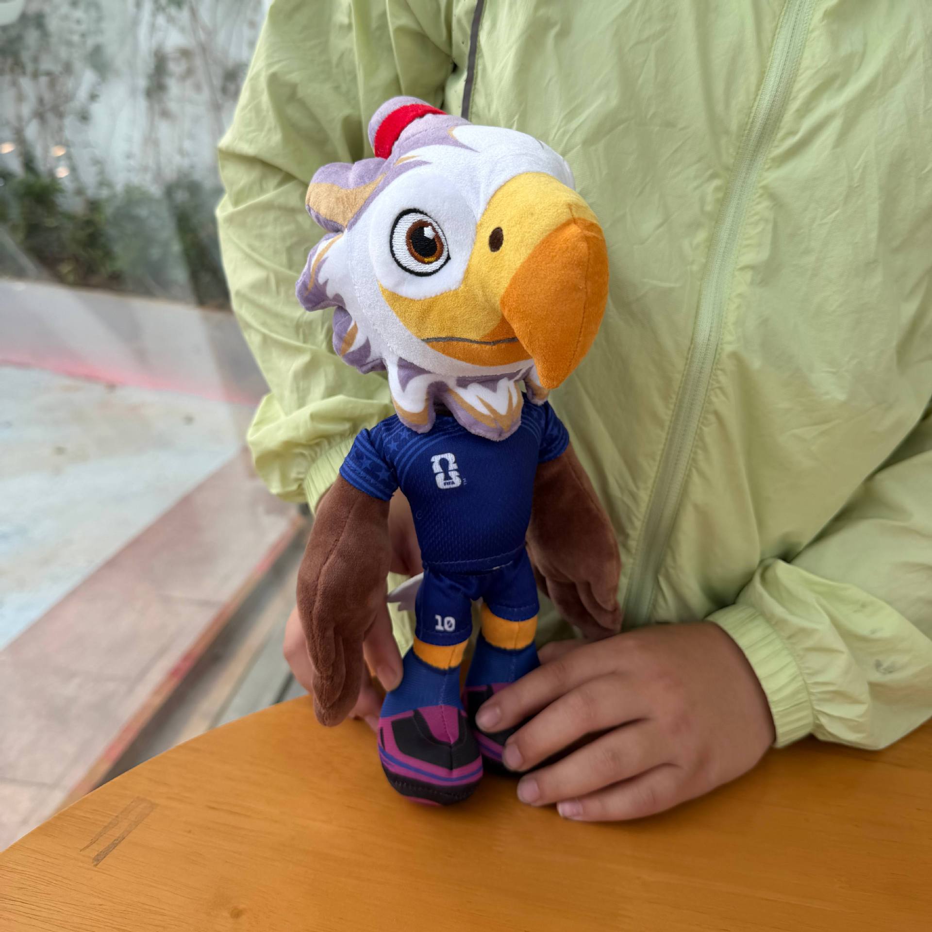 2026 Estados Unidos, Canadá, México, la Copa Mundial de la mascota alrededor de la Copa de la fuerza divina, adornos de fútbol hechos a mano, recuerdos