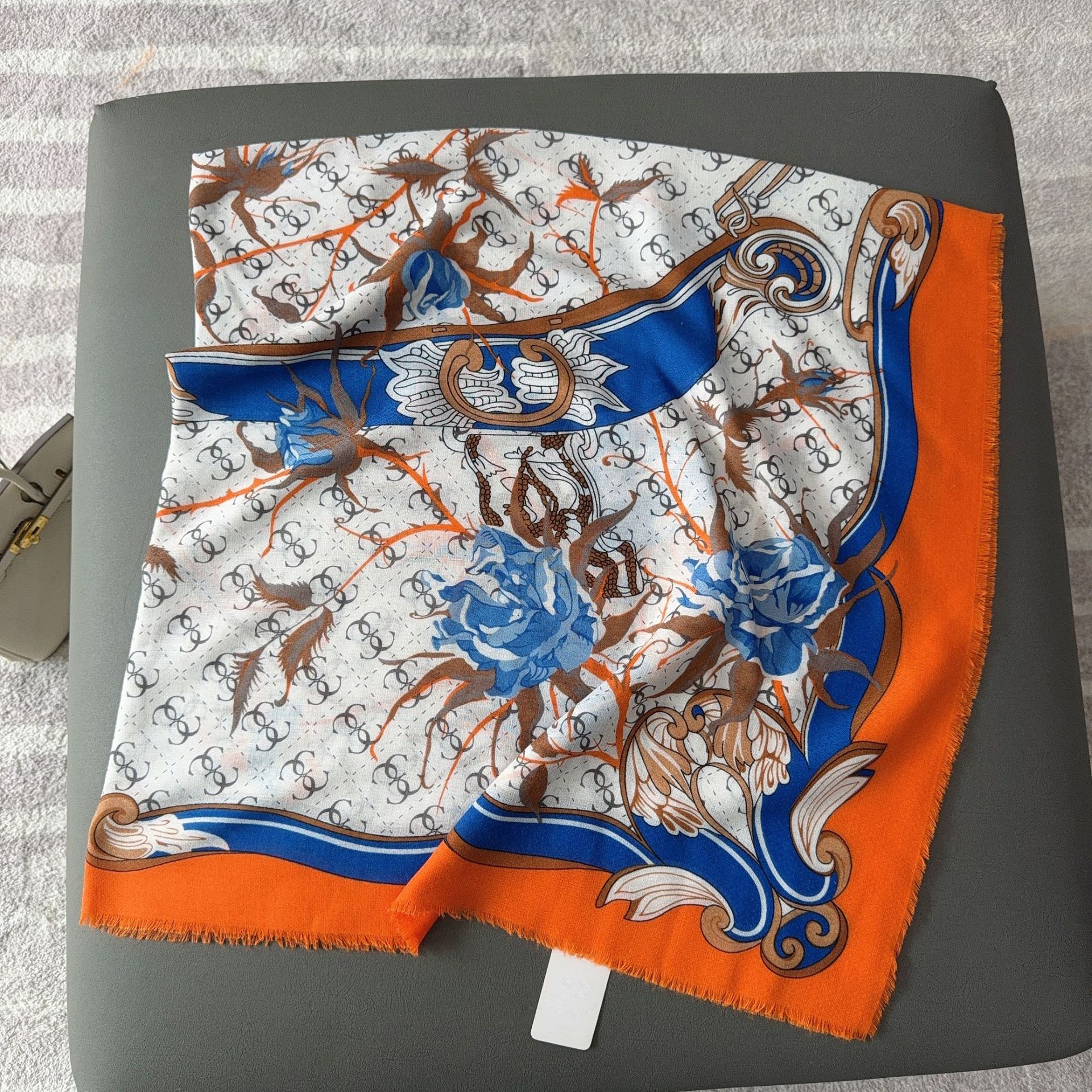 Nueva suelta gran bufanda cuadrada de las mujeres de moda elegante decorativo bufanda caliente viajes al aire libre chal fabricante en stock